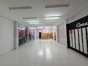 Retail in L'Hospitalet de Llobregat, Barcelona to rent Interior Photo- Image 2 of 5
