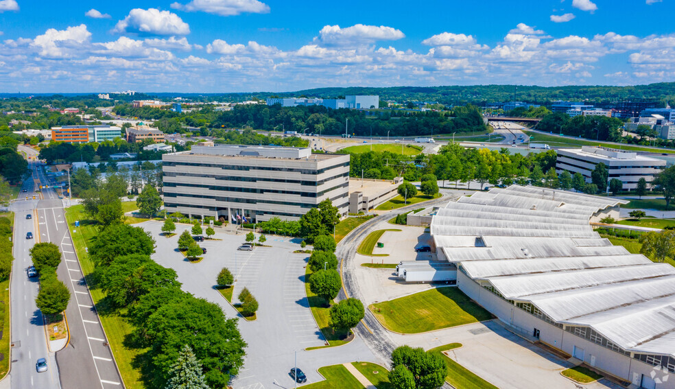 640 Freedom Business Center Dr, King Of Prussia, PA for rent - Aerial - Image 3 of 4