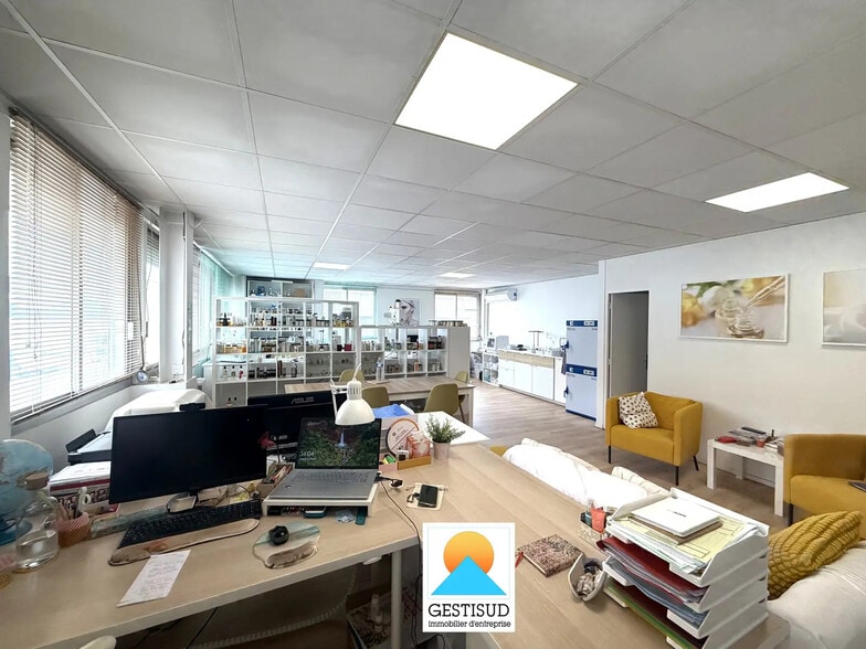 Office in Aubagne to rent - Interior Photo - Image 3 of 4