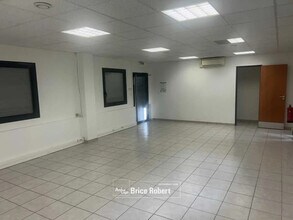 Light Industrial in Vénissieux to rent Building Photo- Image 1 of 4