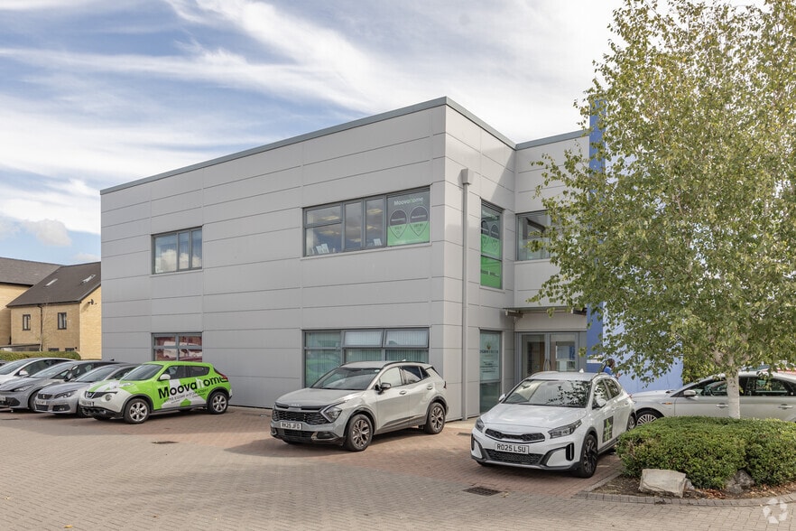 Kelvin Rd, Swindon to rent - Building Photo - Image 3 of 3