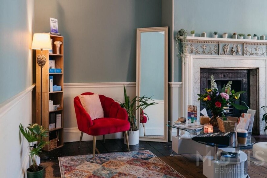 86 High St, Hythe to rent - Building Photo - Image 3 of 6