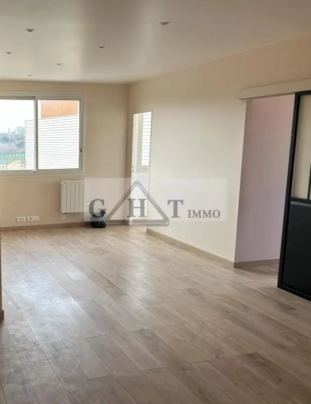 Location Entrepôt 153 m²