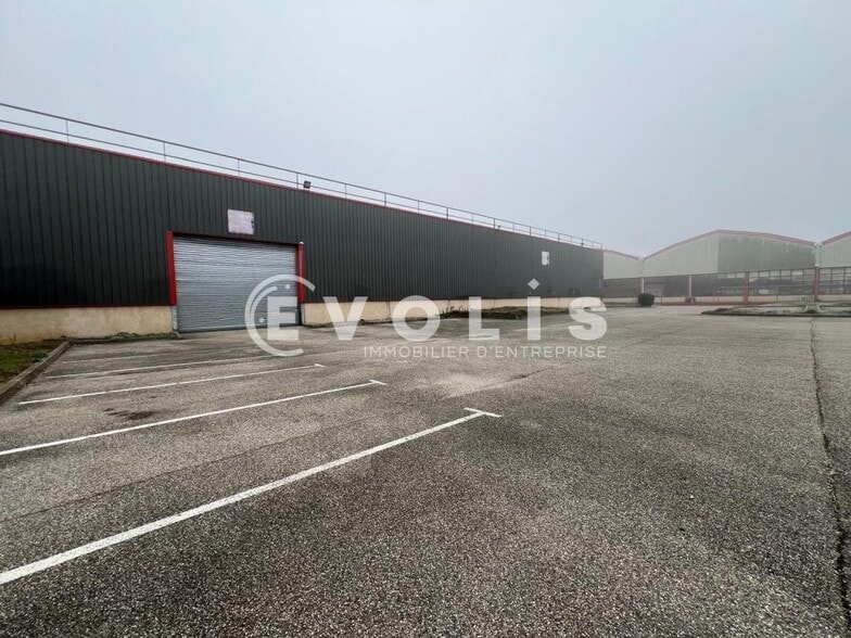 Light Industrial in Vénissieux to rent - Building Photo - Image 3 of 9