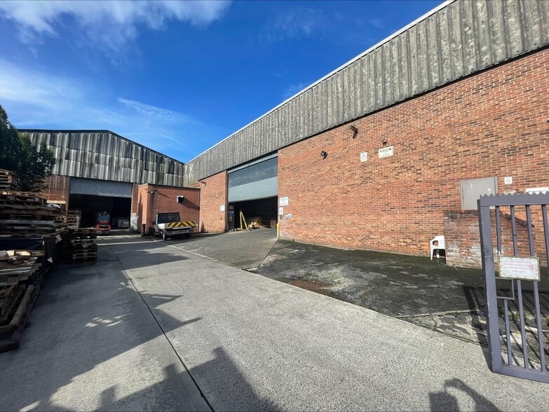 Hill St, Ashton Under Lyne to rent - Building Photo - Image 3 of 6
