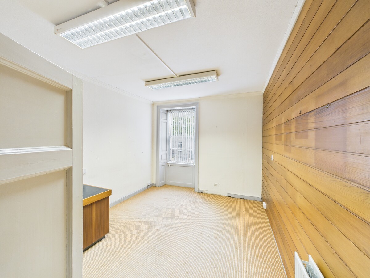 125 Nethergate, Dundee, ANS DD1 4DW - Unit 125 -  - Interior Photo - Image 2 of 4