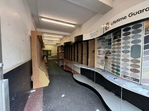 24-24A Hatch Ln, London to rent Interior Photo- Image 2 of 3