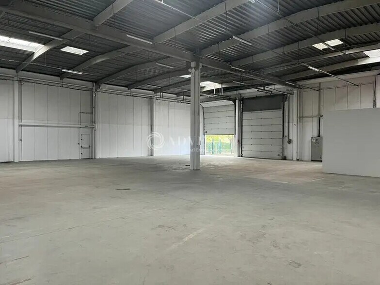 Light Industrial in Valenton to rent - Interior Photo - Image 2 of 7