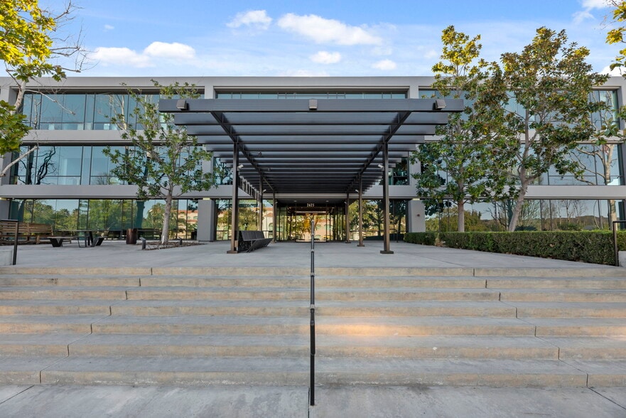 2625 Townsgate Rd, Westlake Village, CA to rent - Building Photo - Image 3 of 33