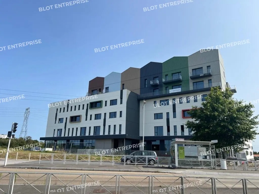 Location Bureaux 176 m² - Photo 1