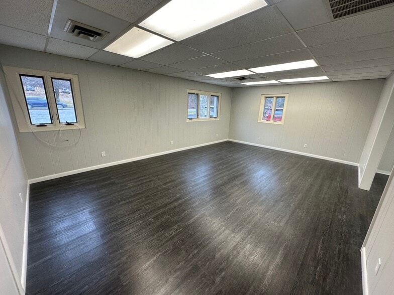 461 Bantam Rd, Litchfield, CT to rent - Interior Photo - Image 3 of 5