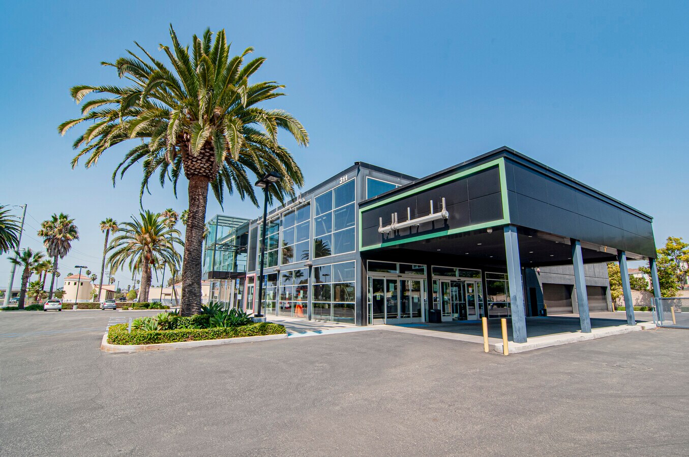 311 E Daily Dr, Camarillo 93010 UK