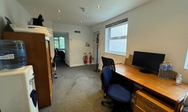 127 Station Rd, London for rent Interior Photo- Image 2 of 24