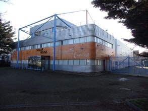 Alpine Way, London to rent Building Photo- Image 2 of 6