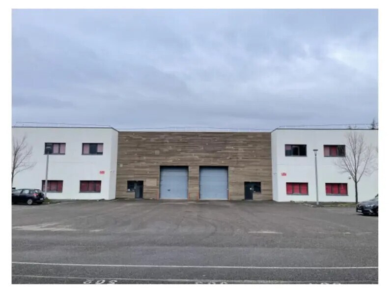 Office in Saint-Priest to rent - Building Photo - Image 1 of 17