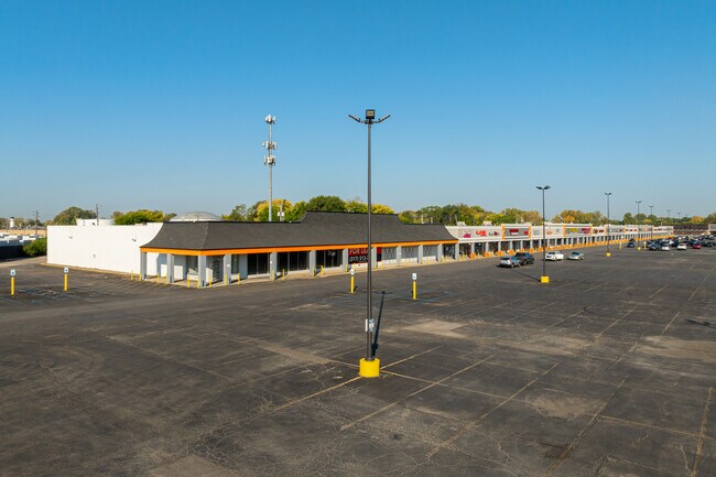 More details for 2802 N Lafayette Rd, Indianapolis, IN - Retail to Rent