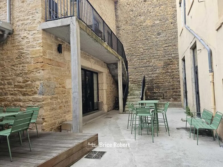 Office in Lyon for sale - Building Photo - Image 2 of 2