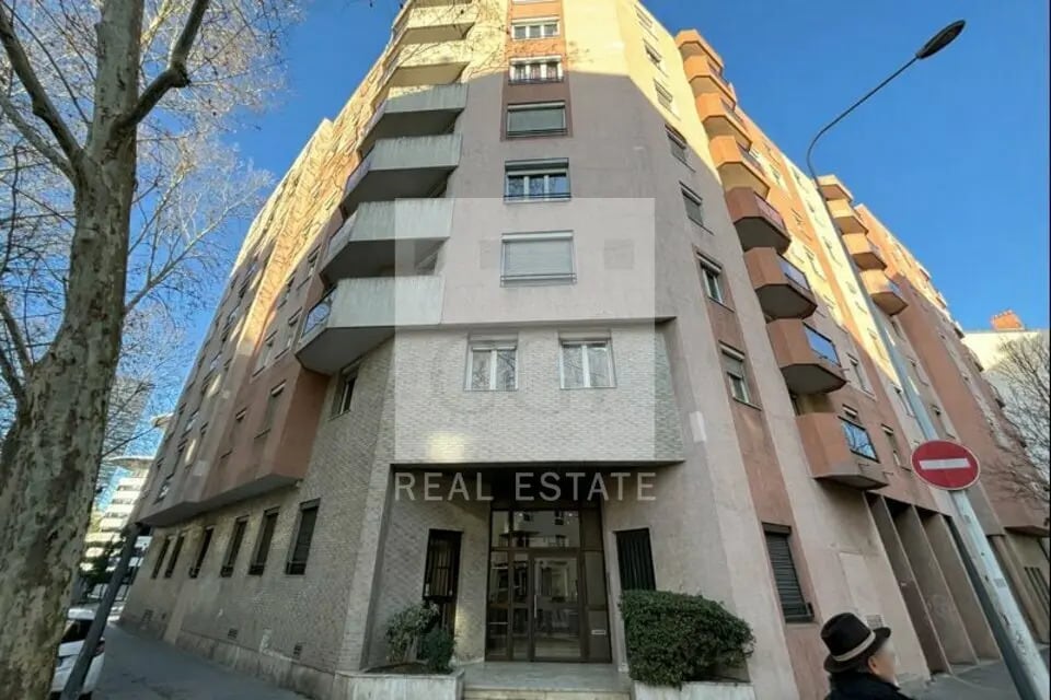 Location Bureaux 200 m² - Photo 1