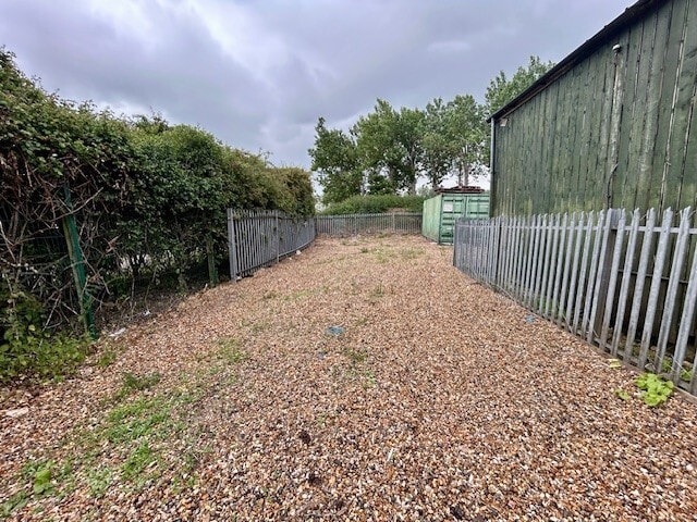 Ufton Ln, Reading to rent - Building Photo - Image 3 of 5