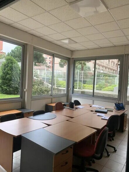 Office in Marseille for sale - Interior Photo - Image 2 of 4