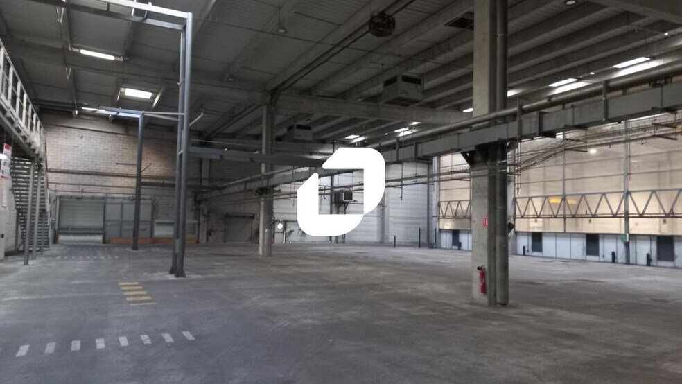 Industrial in Mitry-Mory to rent - Interior Photo - Image 3 of 15