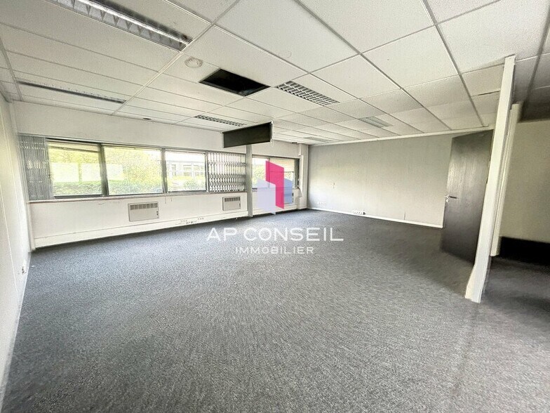 Office in Plaisir for sale - Interior Photo - Image 3 of 4