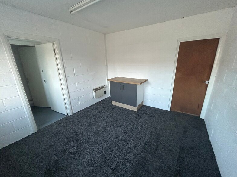 Laundry Rd, Minster to rent - Building Photo - Image 2 of 25