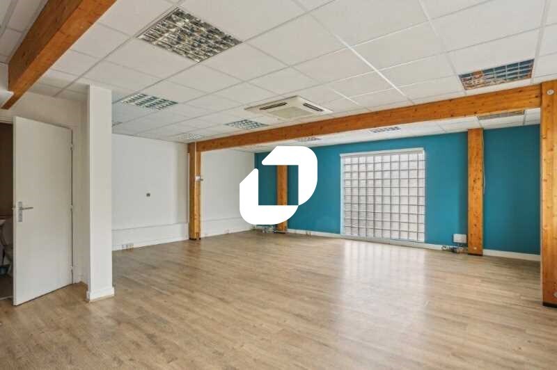 Office in Suresnes to rent - Interior Photo - Image 2 of 9
