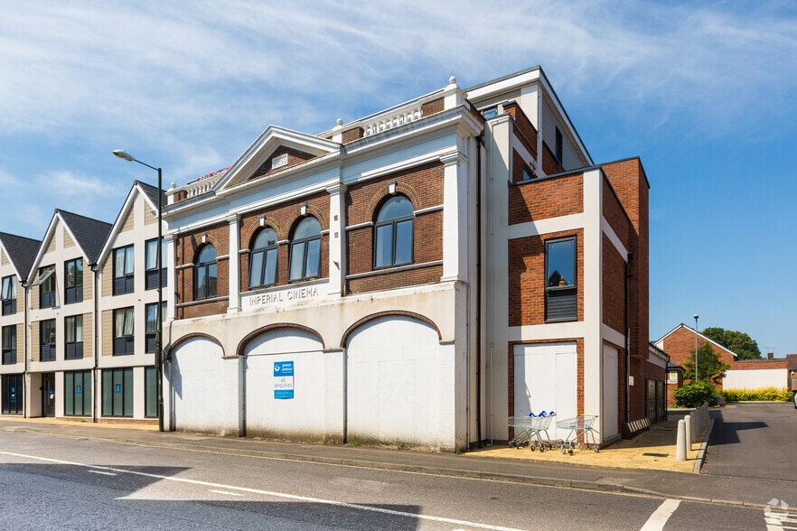 5-7 Brighton Rd, Crawley for sale - Primary Photo - Image 1 of 1