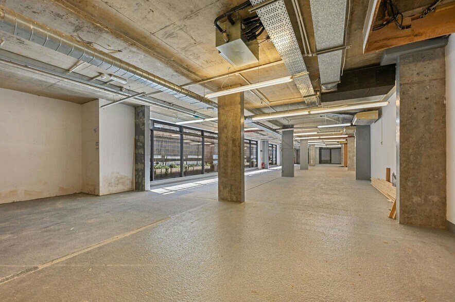 8 Orsman Rd, London to rent - Interior Photo - Image 2 of 7