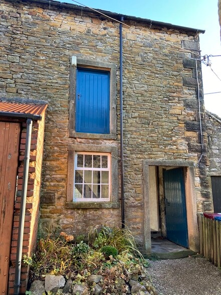 7 Church St, Clitheroe to rent - Primary Photo - Image 1 of 3