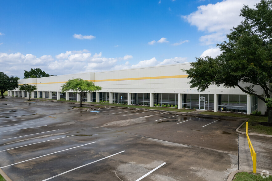 15740 Park Row, Houston, TX for rent - Building Photo - Image 1 of 22