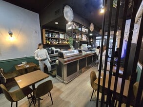 Retail in Barcelona, Barcelona to rent Interior Photo- Image 2 of 10