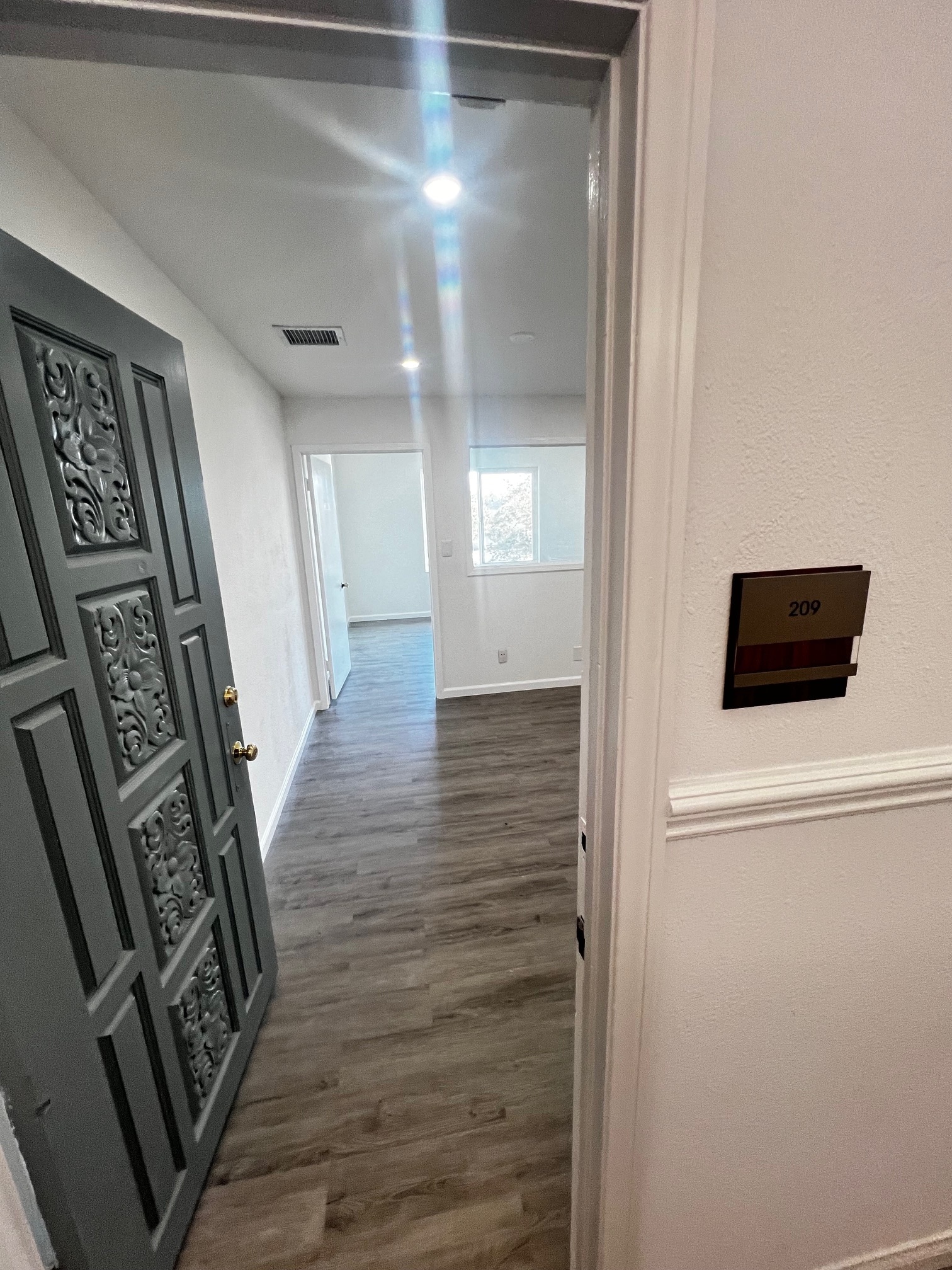 18582 Beach Blvd, Huntington Beach, CA to rent Interior Photo- Image 1 of 2