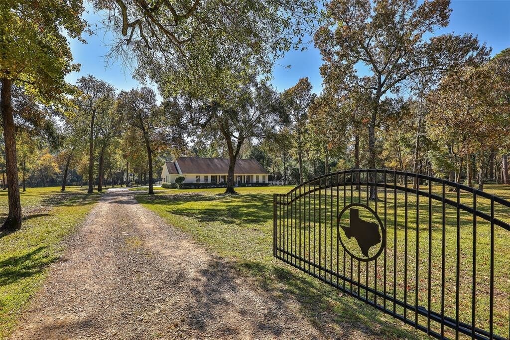 2 Whispering Pines St, Magnolia, TX for sale Primary Photo- Image 1 of 1