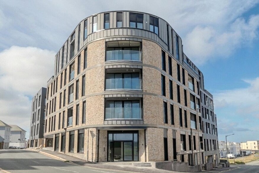 2 Pentire Ave, Newquay for sale - Building Photo - Image 2 of 8