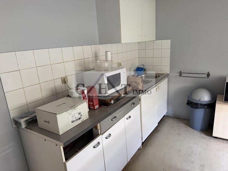 Industrial in Le Plessis Pate for sale - Interior Photo - Image 2 of 10
