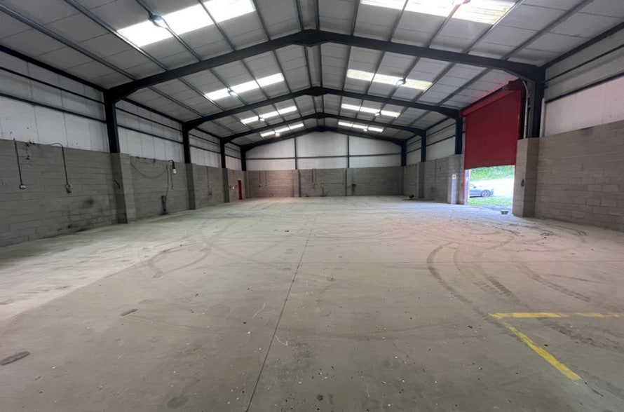 57B-57C Whitesides Hl, Craigavon to rent - Interior Photo - Image 3 of 3