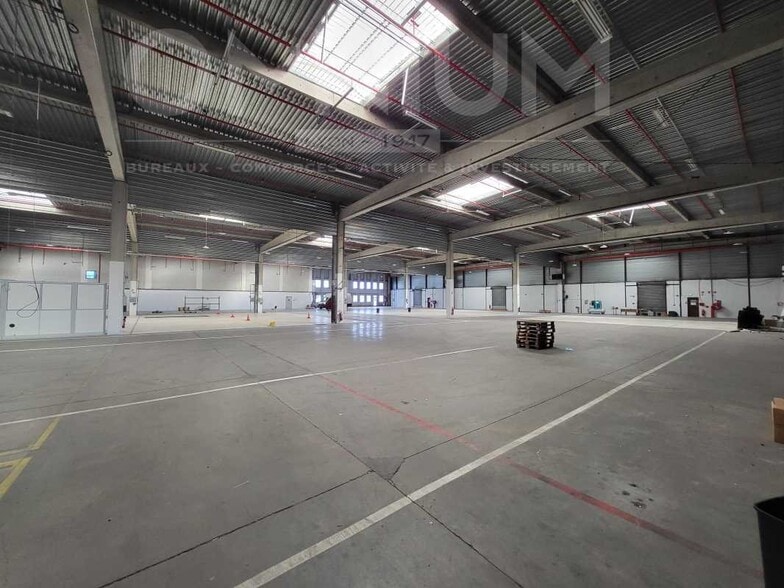 Industrial in Vénissieux to rent - Building Photo - Image 2 of 12