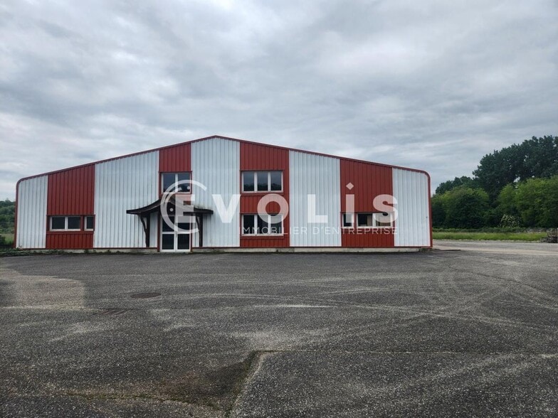 Light Industrial in Ruy-Montceau to rent - Building Photo - Image 1 of 9