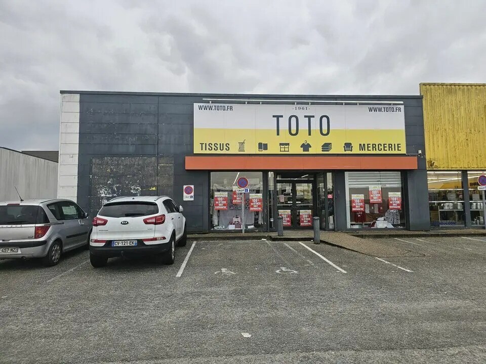 Location Commerce 400 m² - Photo 1