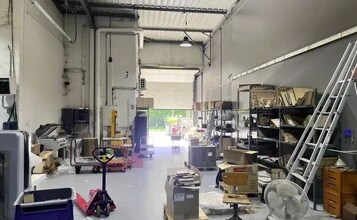 Industrial in Bondy to rent Interior Photo- Image 2 of 3