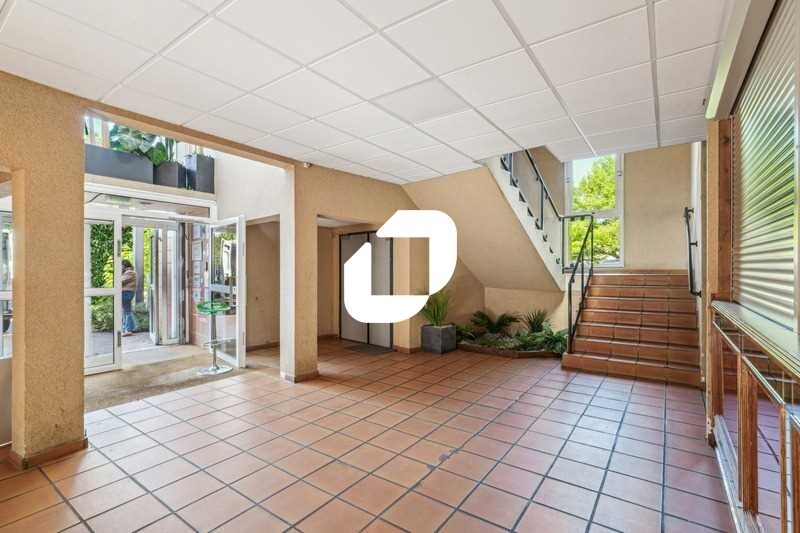 Office in Tremblay-en-France to rent - Lobby - Image 3 of 9
