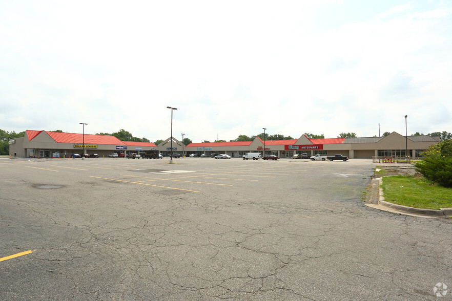 27425-27565 Michigan Ave, Inkster, MI for rent - Primary Photo - Image 1 of 5