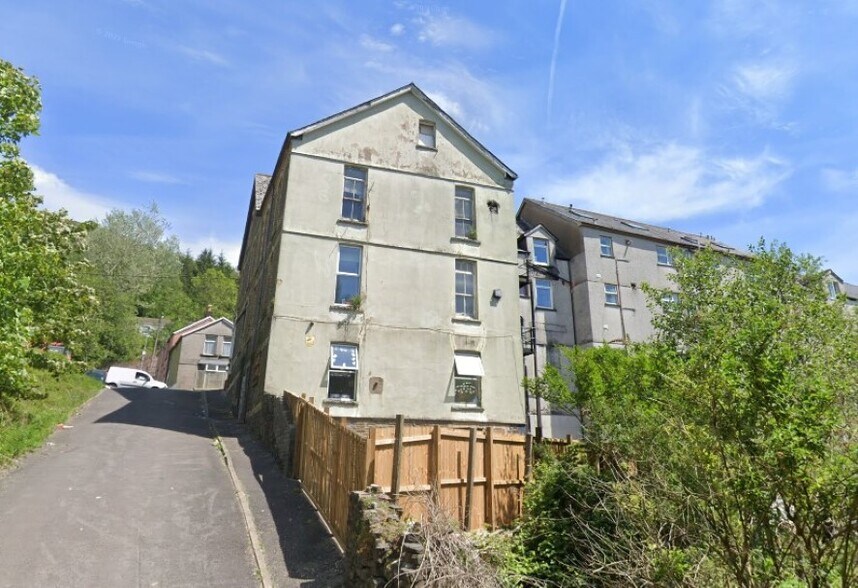 209 Ystrad Rd, Pentre for sale - Building Photo - Image 2 of 4