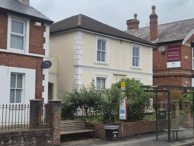 128-130 London Rd, Southborough for sale - Primary Photo - Image 1 of 3