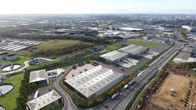 Pontefract Ln, Leeds to rent Building Photo- Image 1 of 4