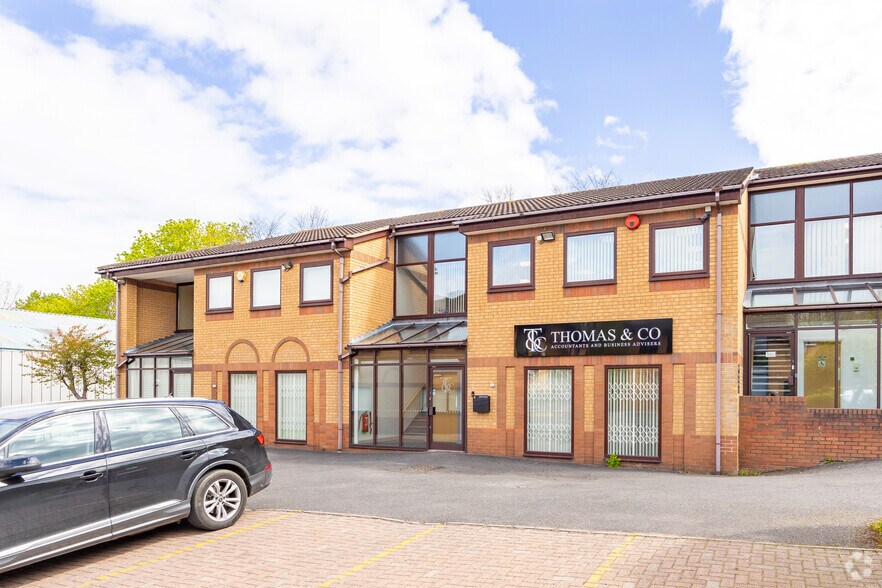 Amber Close, Tamworth to rent - Building Photo - Image 2 of 2