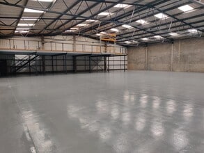 Field End, Long Crendon to rent Interior Photo- Image 2 of 5