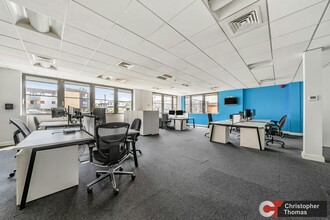 1 Station Appr, Staines-Upon-Thames for rent Interior Photo- Image 2 of 6